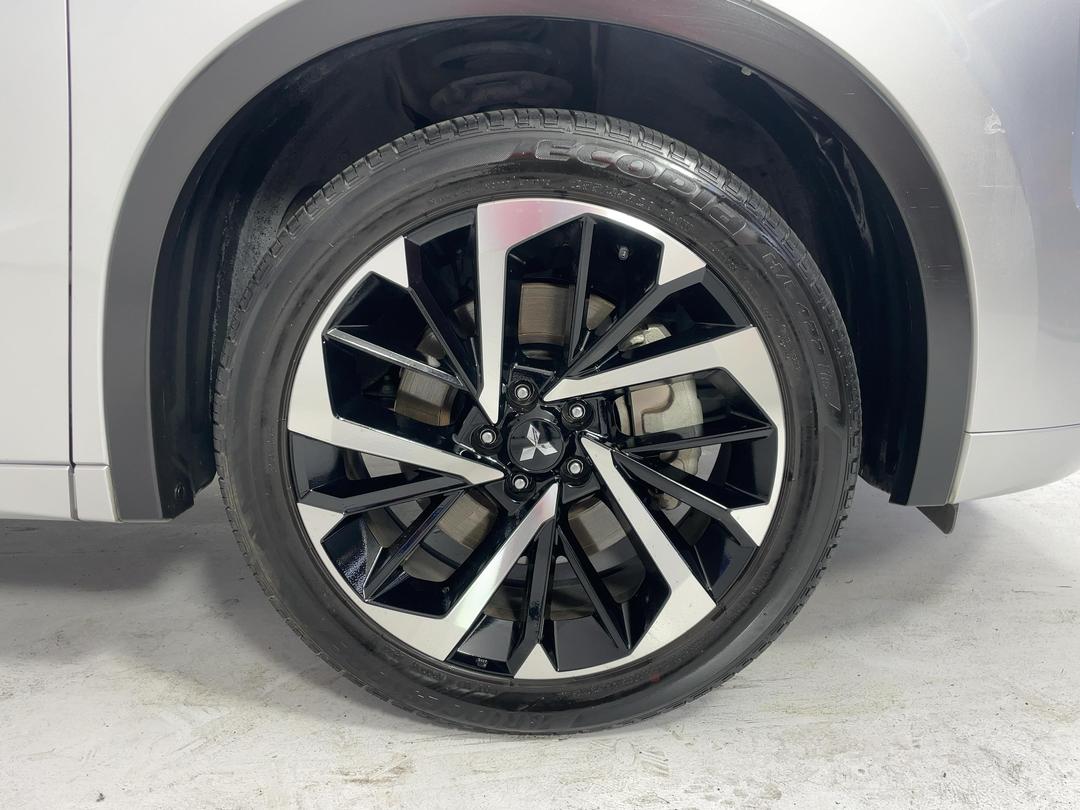 Photo '9' of Mitsubishi Outlander