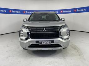Photo '2' of Mitsubishi Outlander