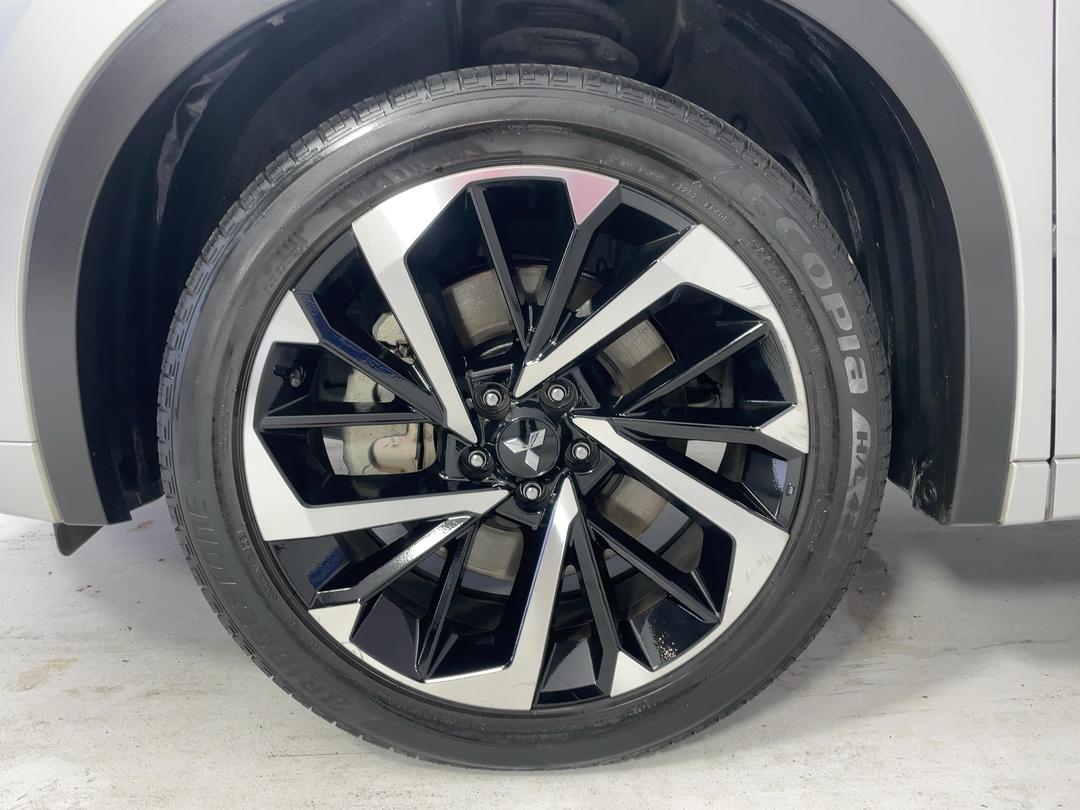 Photo '10' of Mitsubishi Outlander
