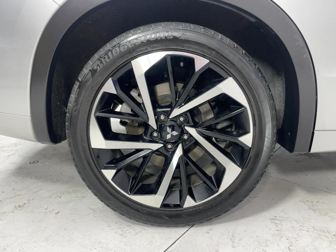 Photo '12' of Mitsubishi Outlander