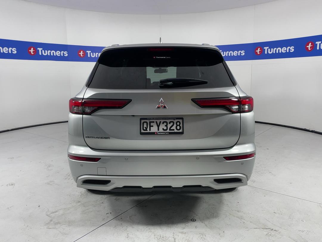 Photo '6' of Mitsubishi Outlander