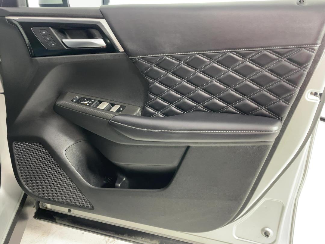 Photo '15' of Mitsubishi Outlander