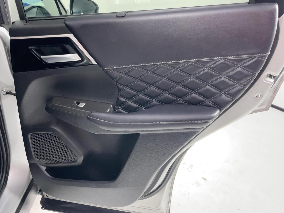 Photo '19' of Mitsubishi Outlander