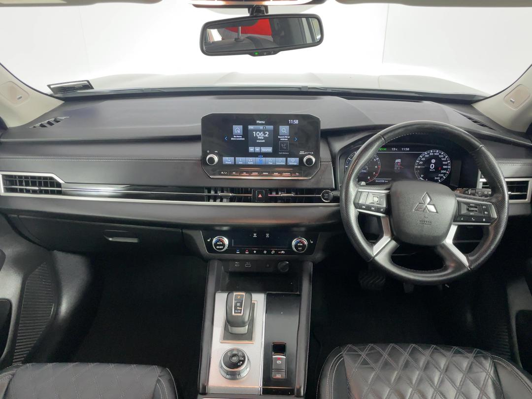 Photo '17' of Mitsubishi Outlander
