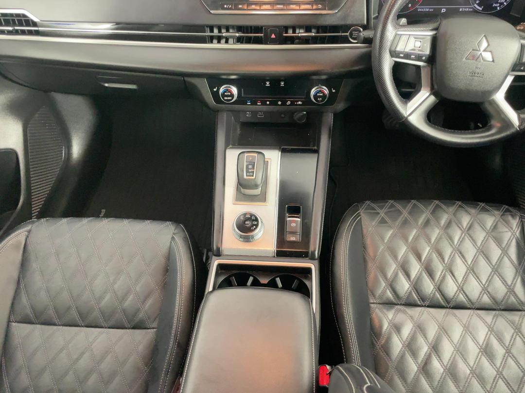 Photo '18' of Mitsubishi Outlander