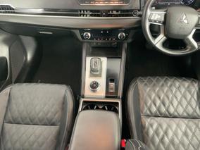 Photo '18' of Mitsubishi Outlander