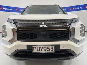 Photo '2' of Mitsubishi Outlander
