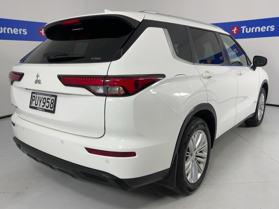 Photo '7' of Mitsubishi Outlander