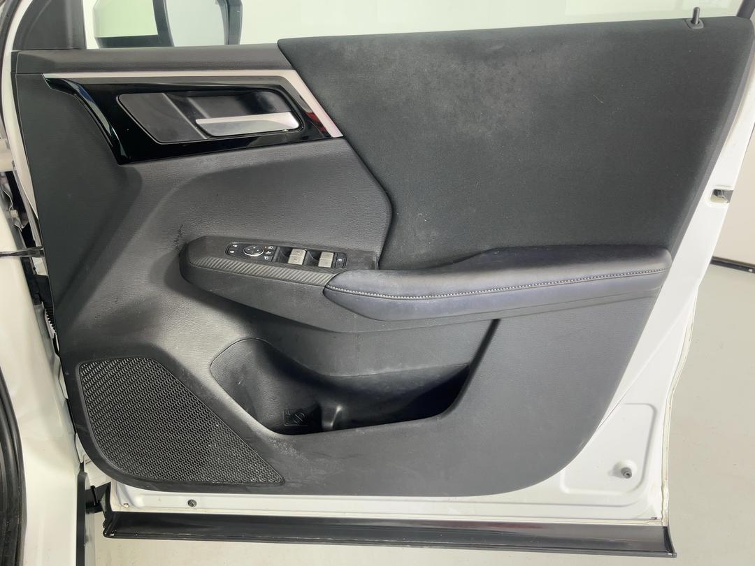 Photo '15' of Mitsubishi Outlander