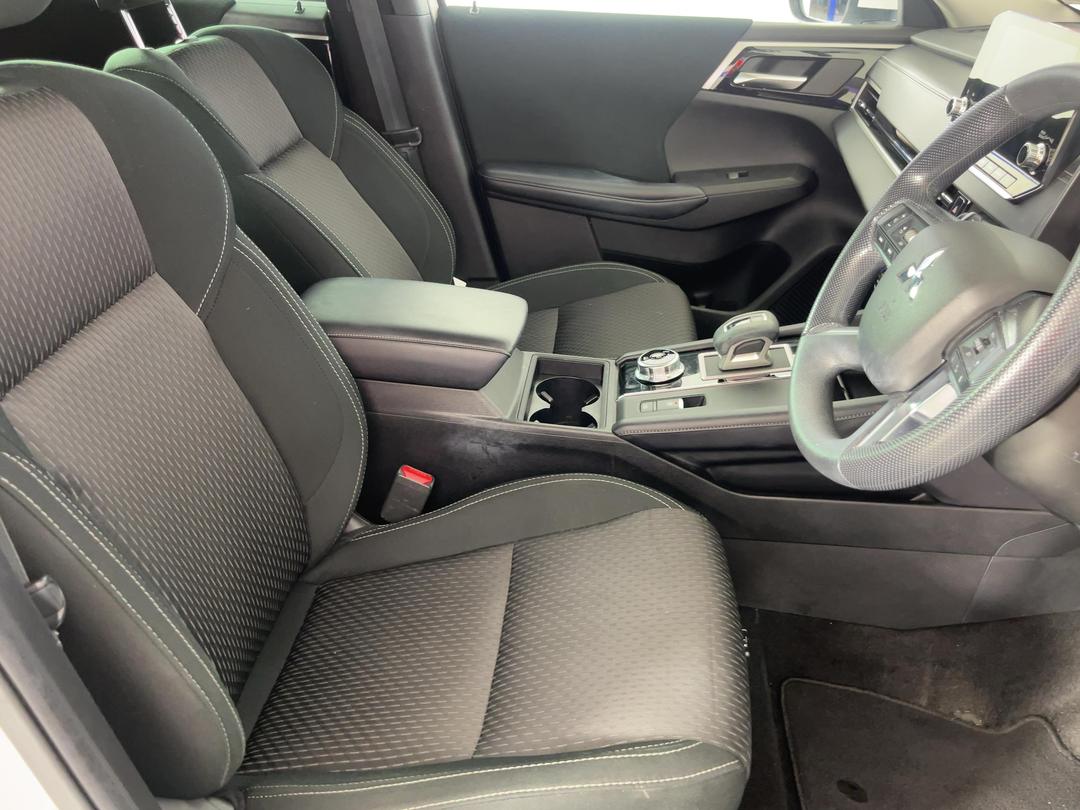 Photo '16' of Mitsubishi Outlander