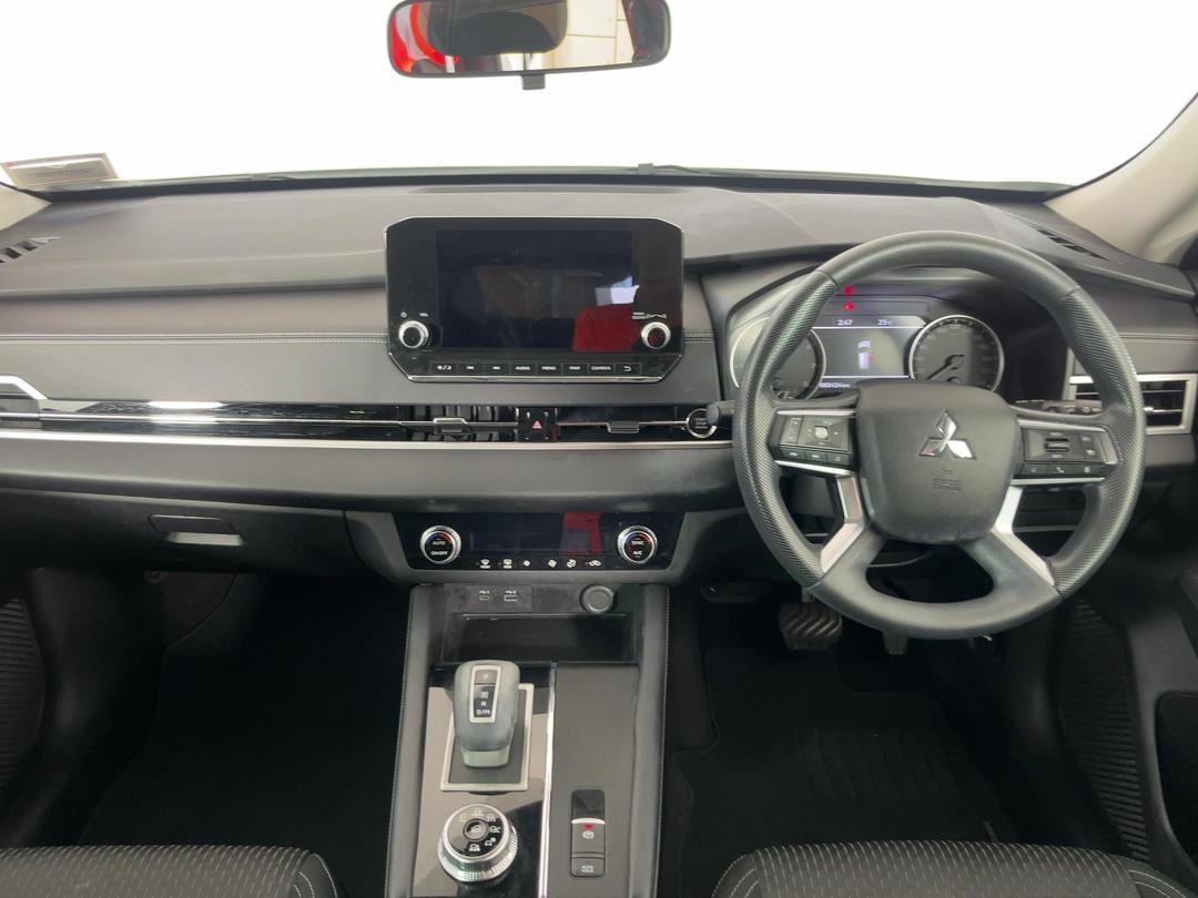 Photo '17' of Mitsubishi Outlander