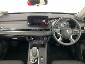 Photo '17' of Mitsubishi Outlander