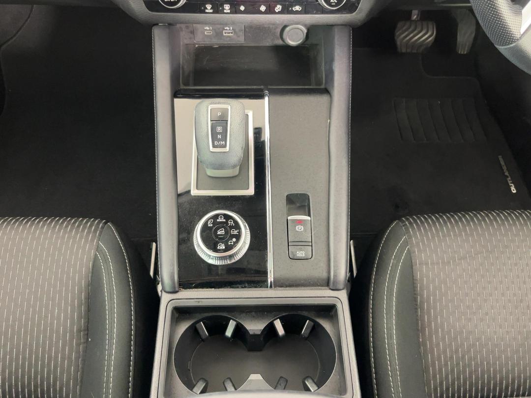 Photo '18' of Mitsubishi Outlander