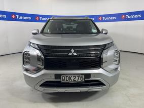 Photo '2' of Mitsubishi Outlander