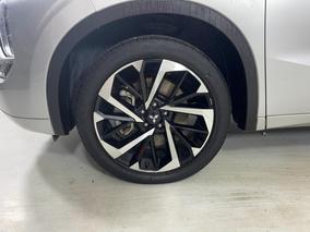 Photo '10' of Mitsubishi Outlander