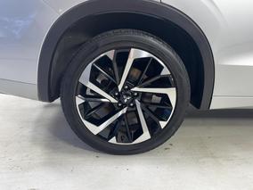 Photo '12' of Mitsubishi Outlander