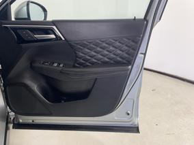 Photo '15' of Mitsubishi Outlander
