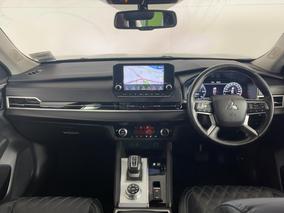 Photo '17' of Mitsubishi Outlander