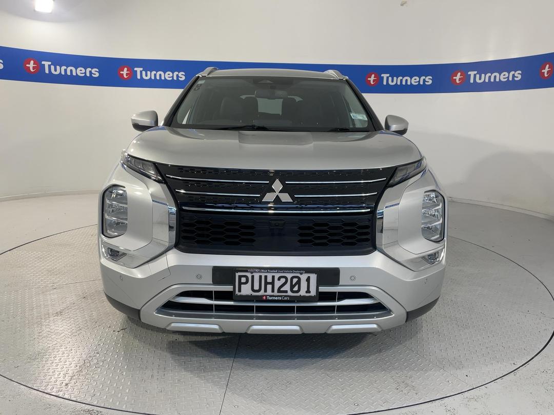 Photo '2' of Mitsubishi Outlander
