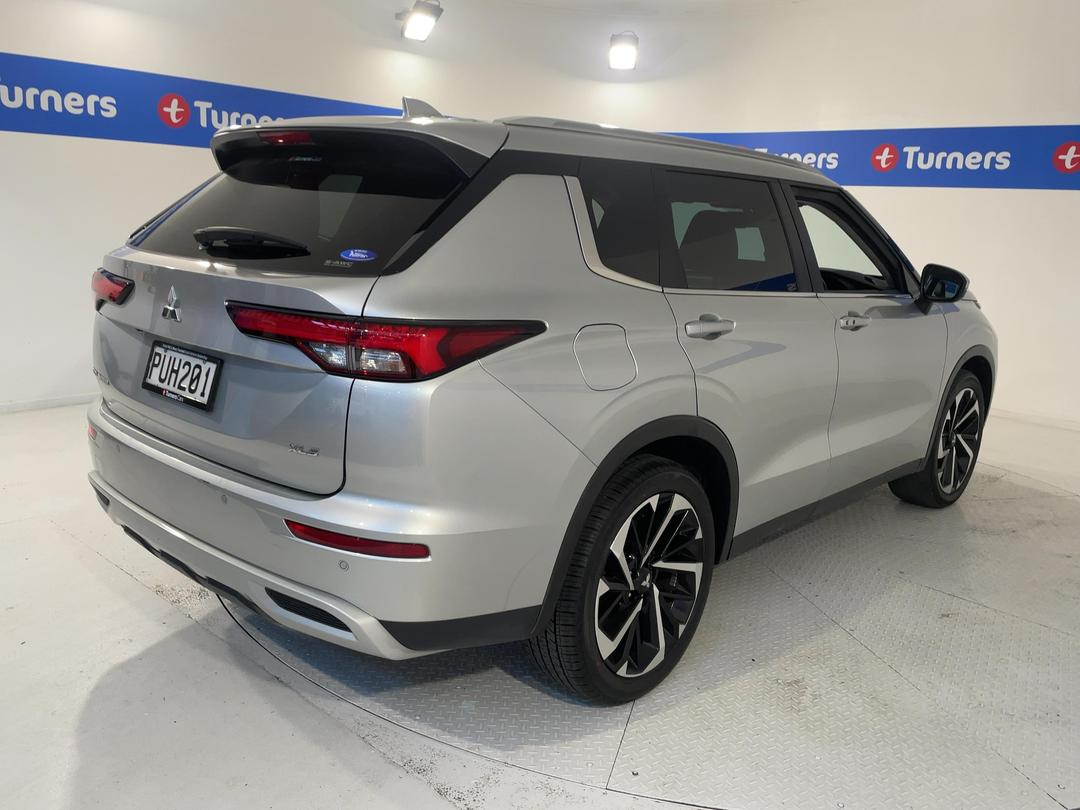 Photo '7' of Mitsubishi Outlander