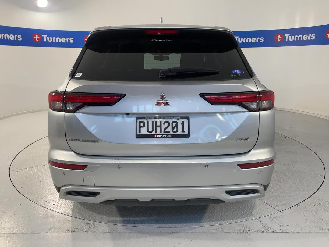 Photo '6' of Mitsubishi Outlander