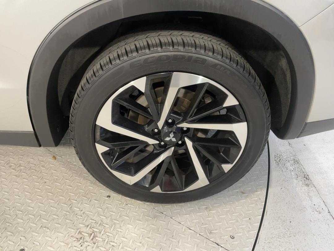 Photo '11' of Mitsubishi Outlander