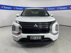 Photo '2' of Mitsubishi Outlander