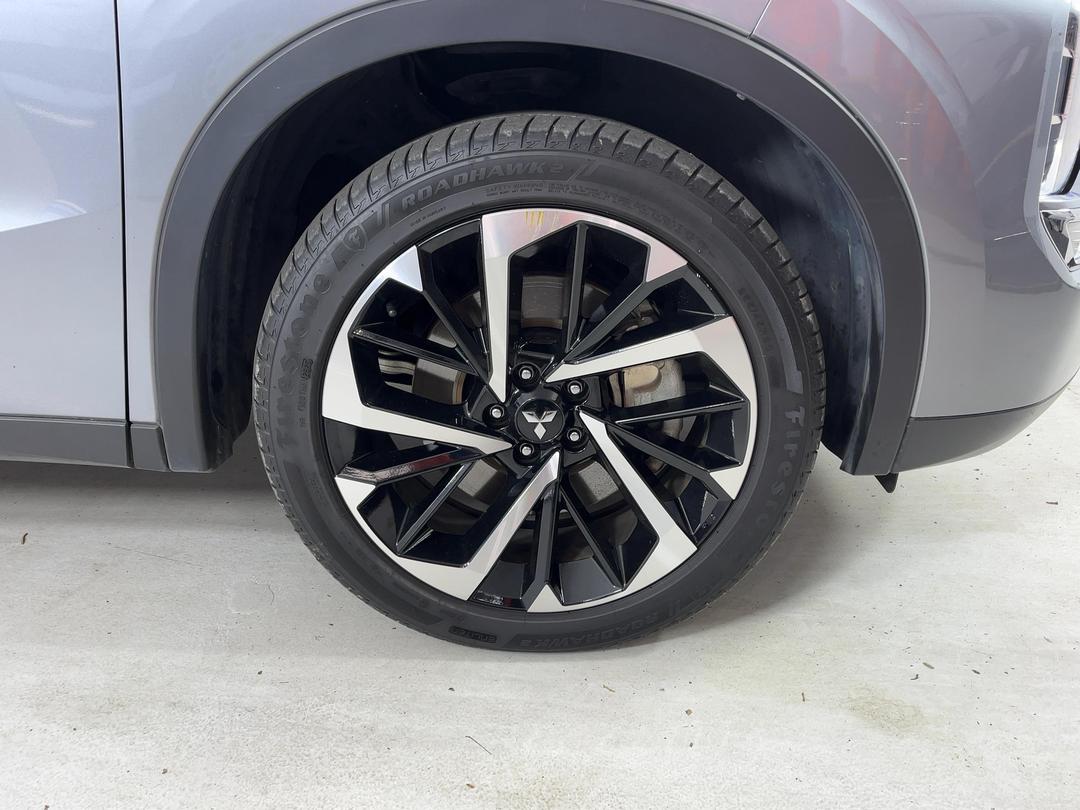 Photo '9' of Mitsubishi Outlander