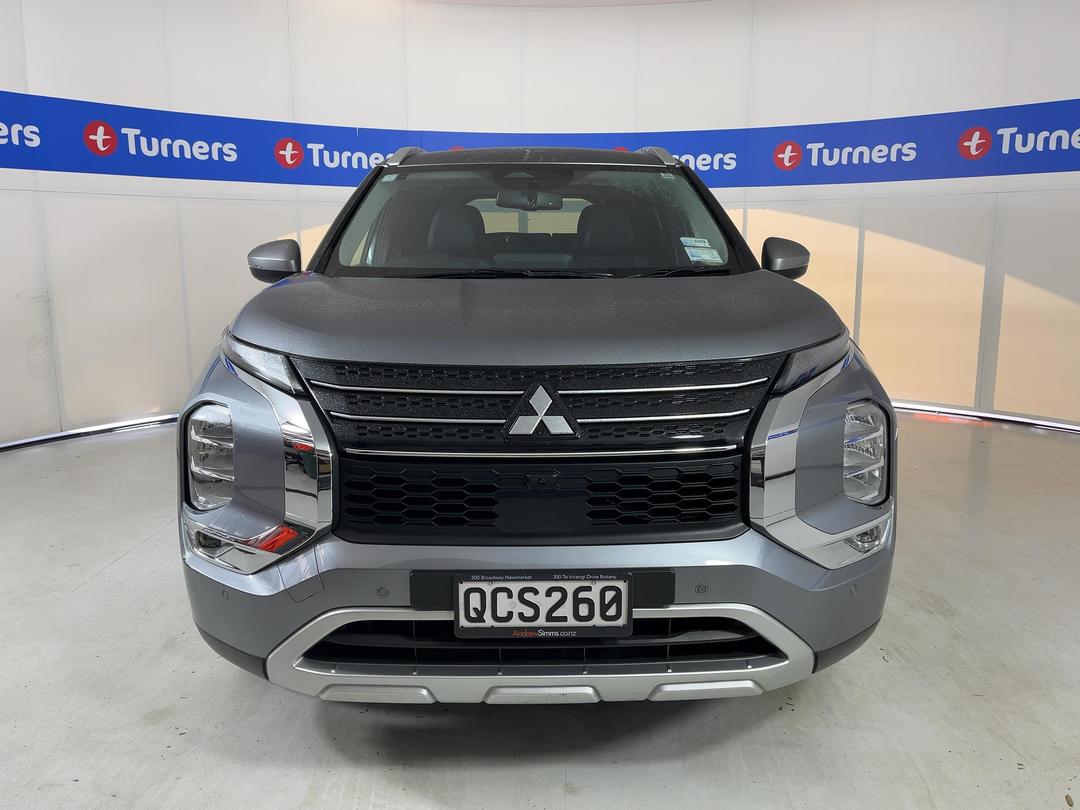 Photo '2' of Mitsubishi Outlander