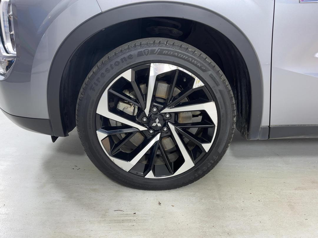 Photo '10' of Mitsubishi Outlander