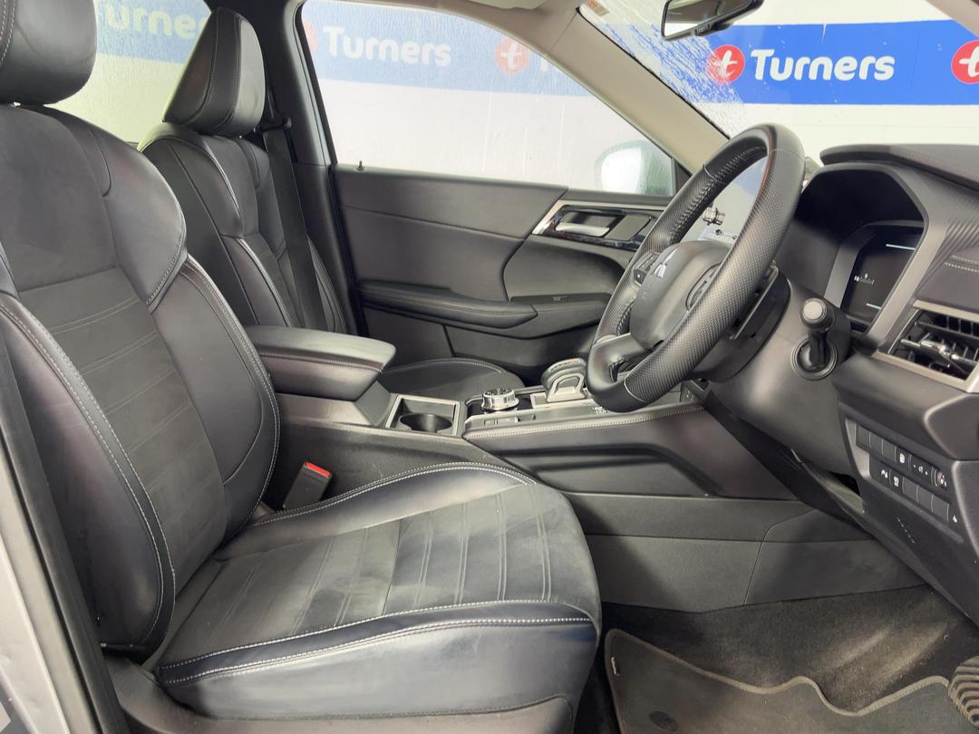 Photo '16' of Mitsubishi Outlander