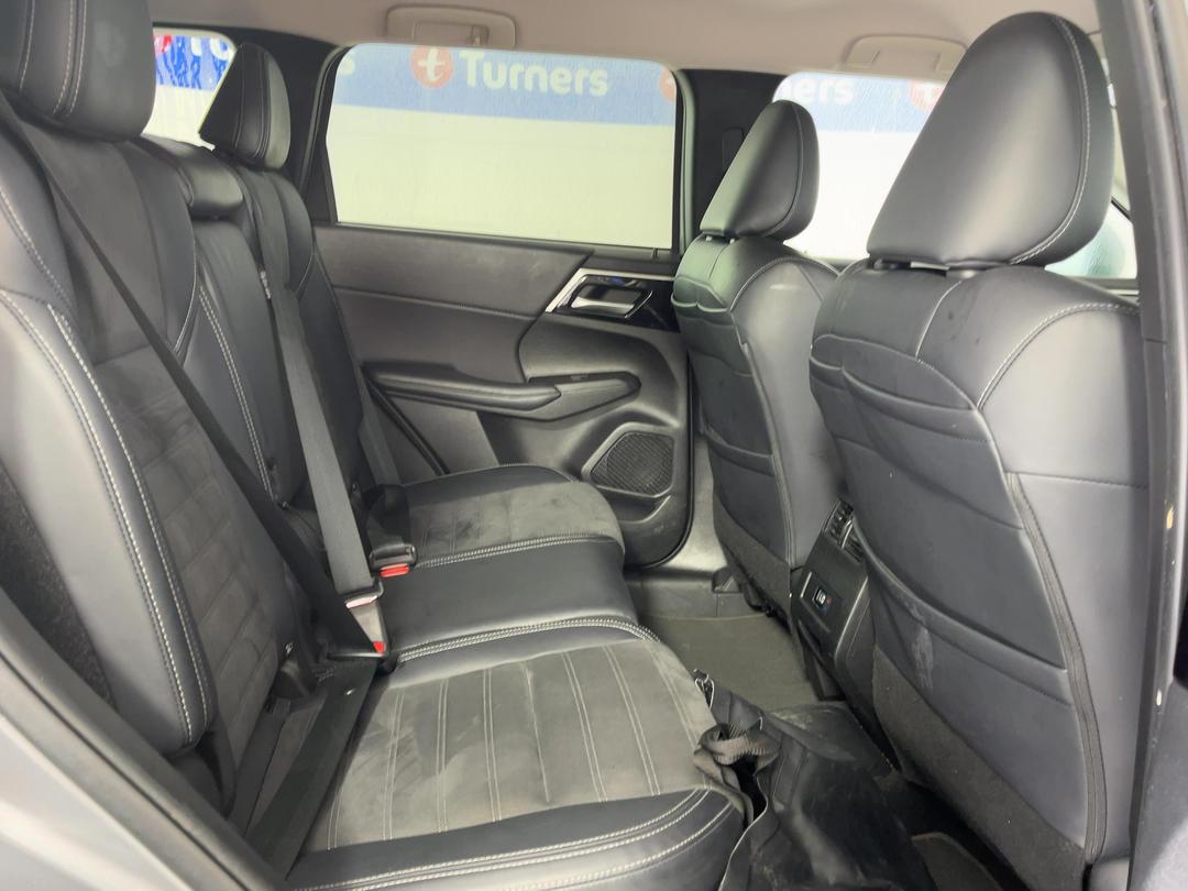 Photo '20' of Mitsubishi Outlander