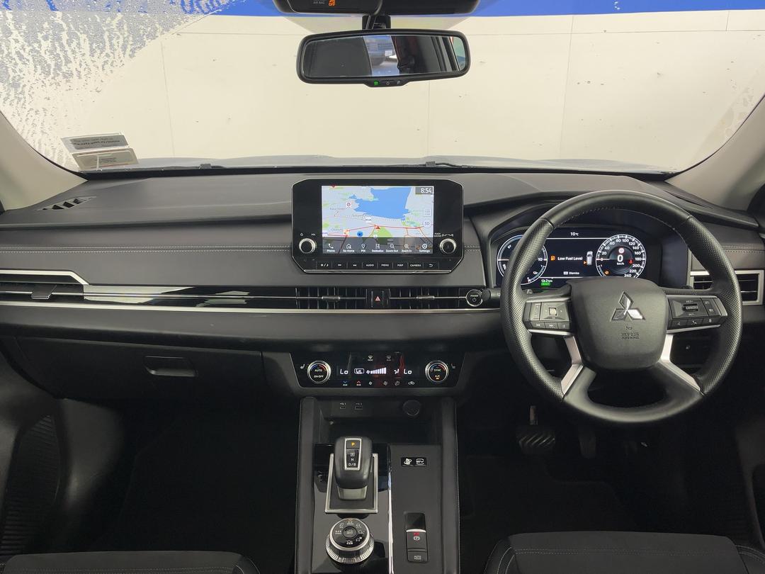 Photo '17' of Mitsubishi Outlander