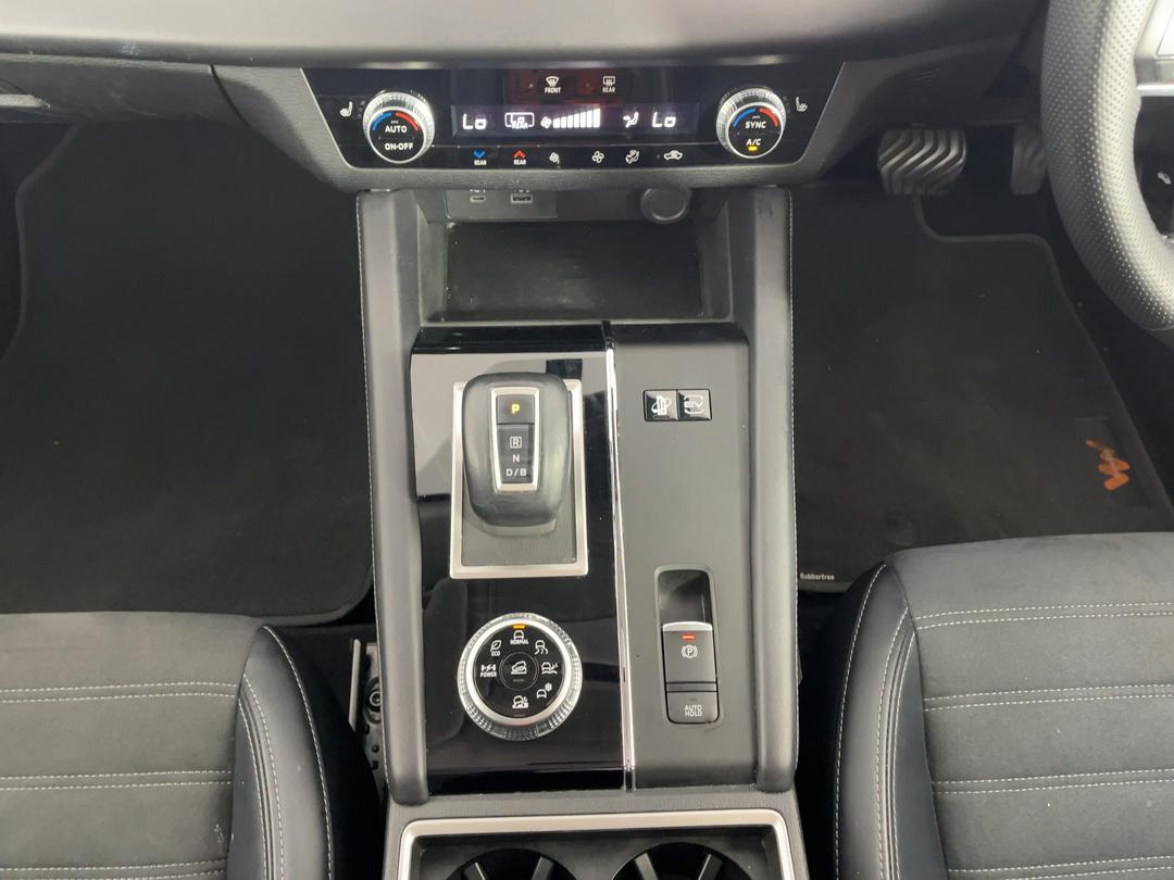 Photo '18' of Mitsubishi Outlander