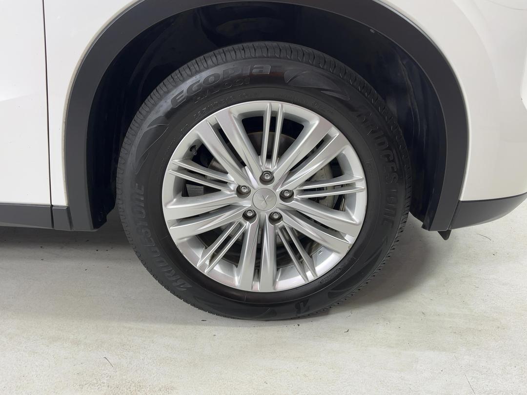 Photo '9' of Mitsubishi Outlander