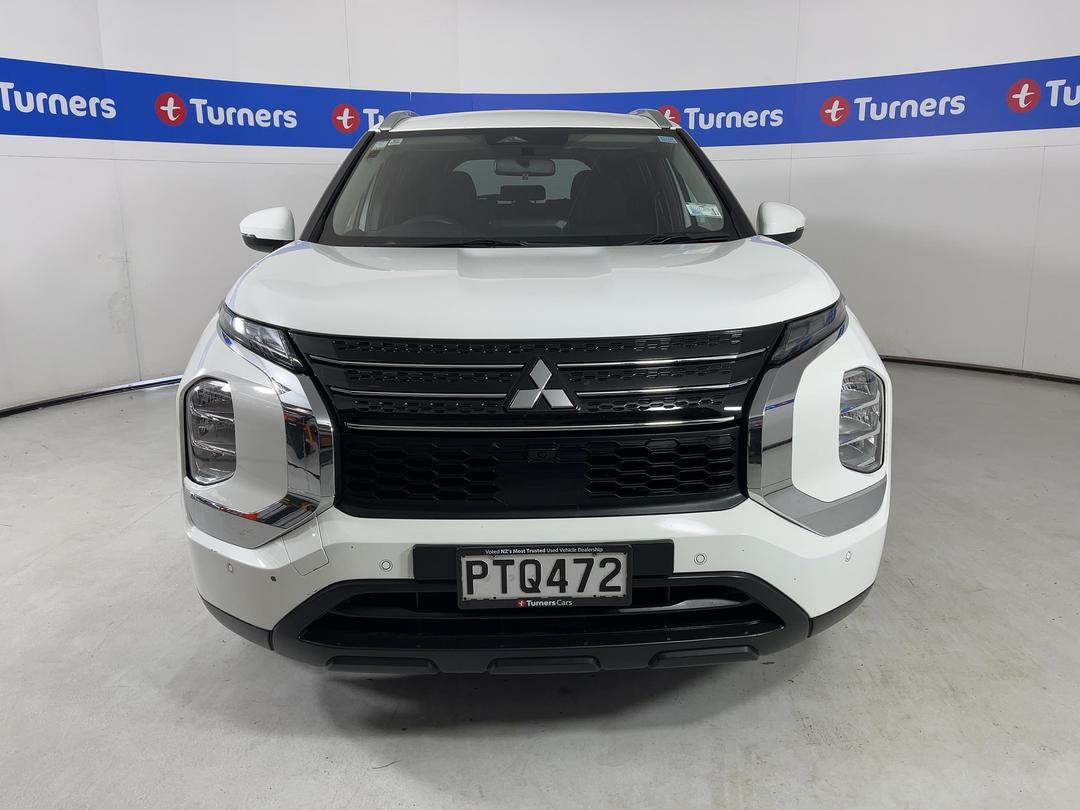 Photo '2' of Mitsubishi Outlander