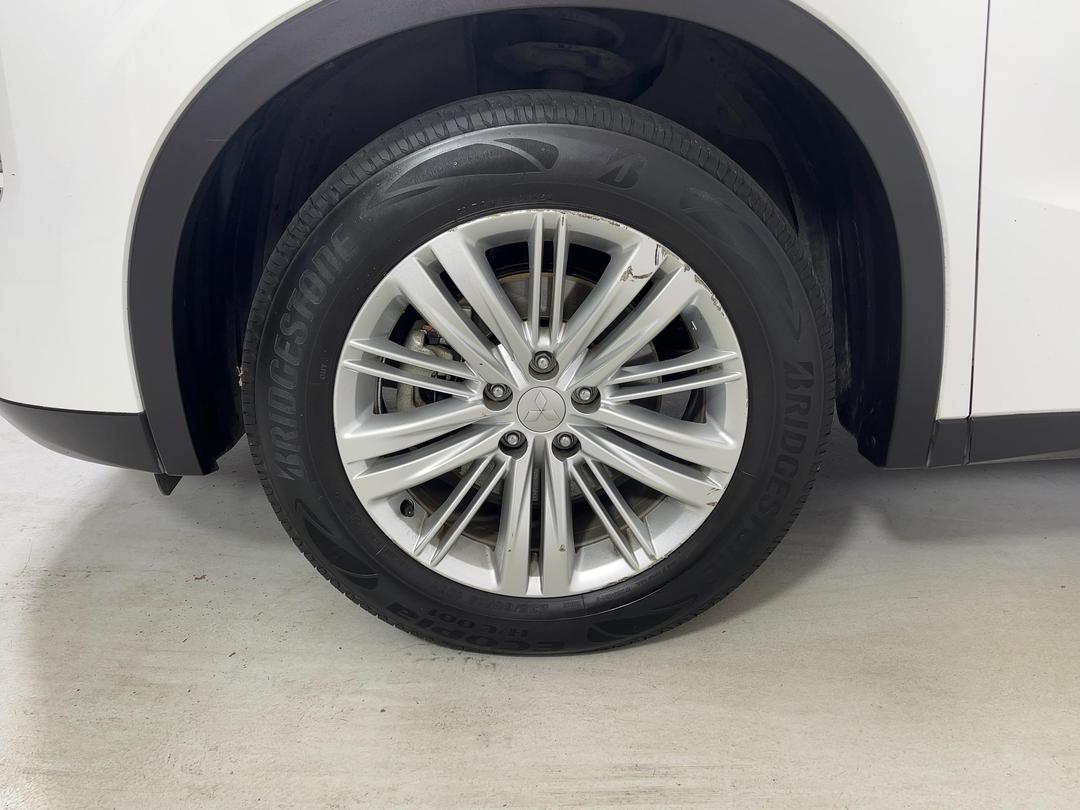 Photo '10' of Mitsubishi Outlander