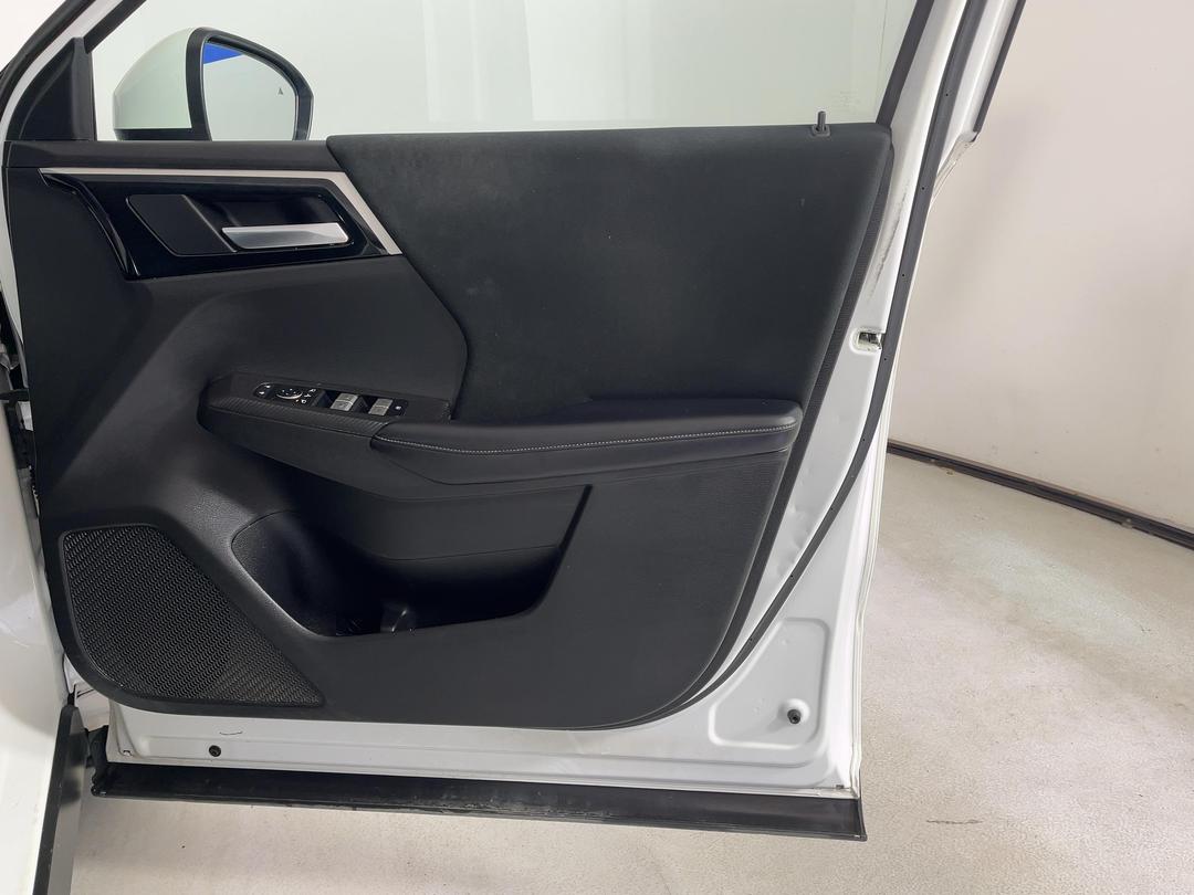 Photo '15' of Mitsubishi Outlander