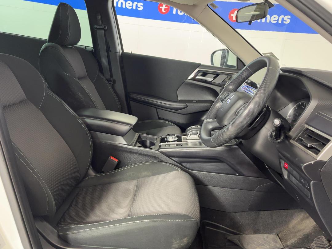 Photo '16' of Mitsubishi Outlander
