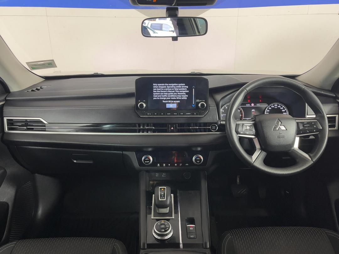 Photo '17' of Mitsubishi Outlander
