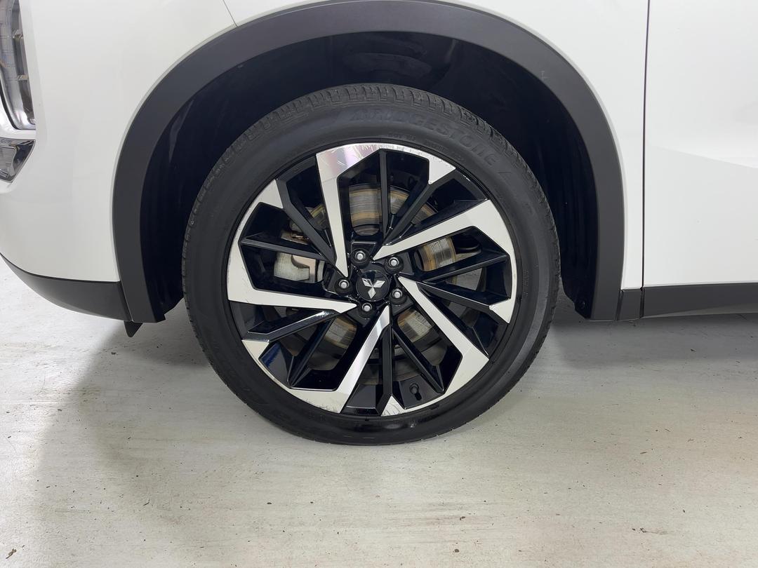 Photo '10' of Mitsubishi Outlander