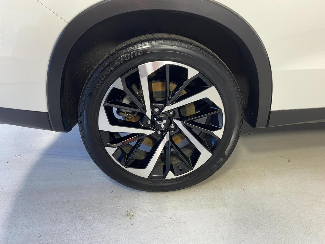 Photo '12' of Mitsubishi Outlander