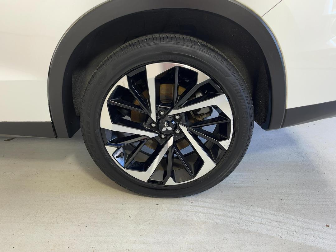 Photo '11' of Mitsubishi Outlander