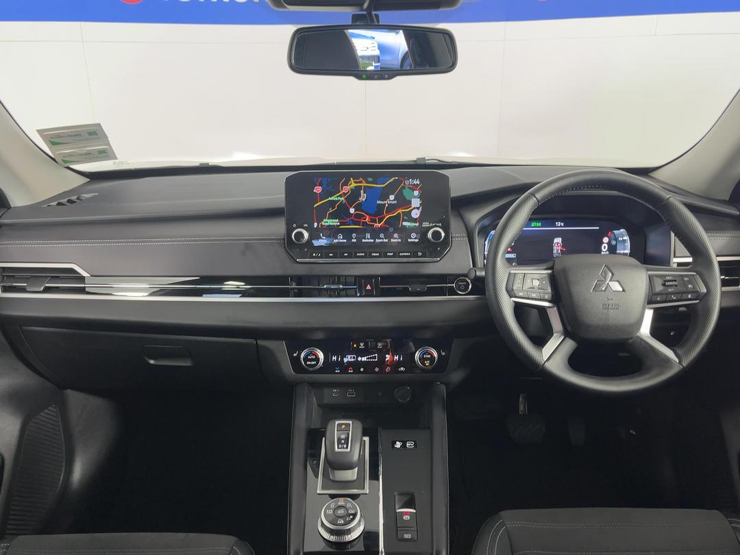 Photo '17' of Mitsubishi Outlander