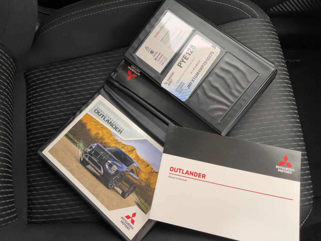 Photo '28' of Mitsubishi Outlander