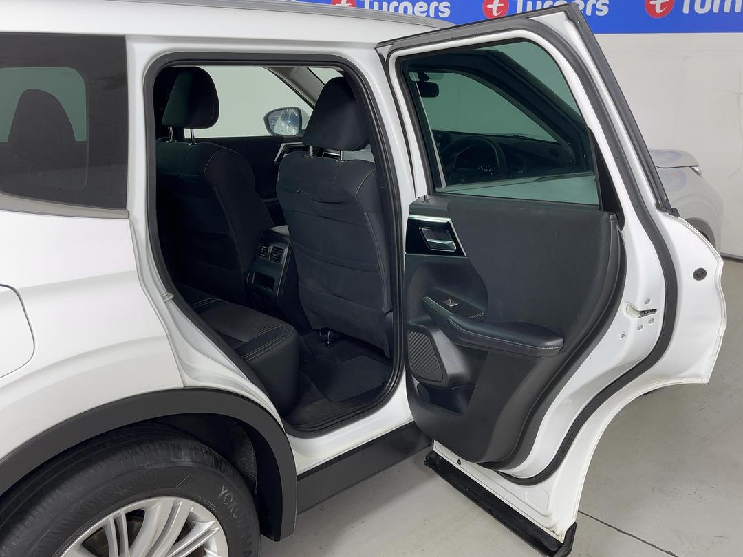 Photo '19' of Mitsubishi Outlander