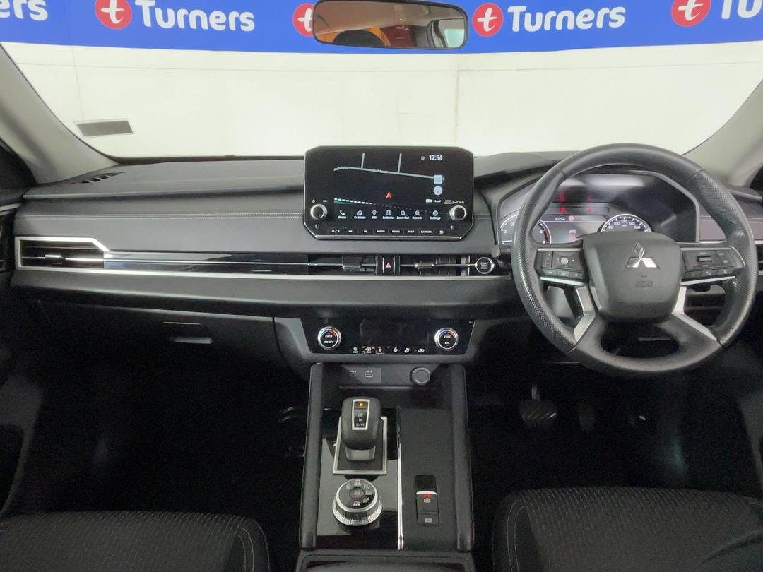 Photo '17' of Mitsubishi Outlander