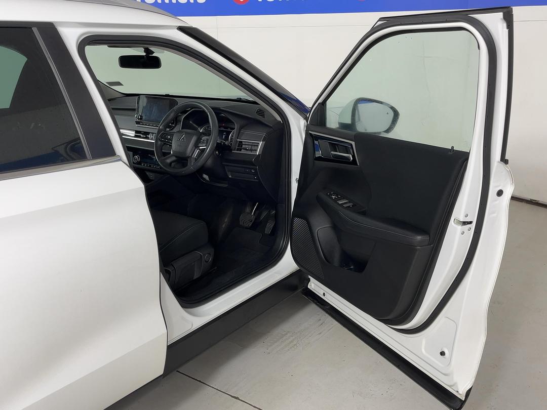 Photo '15' of Mitsubishi Outlander
