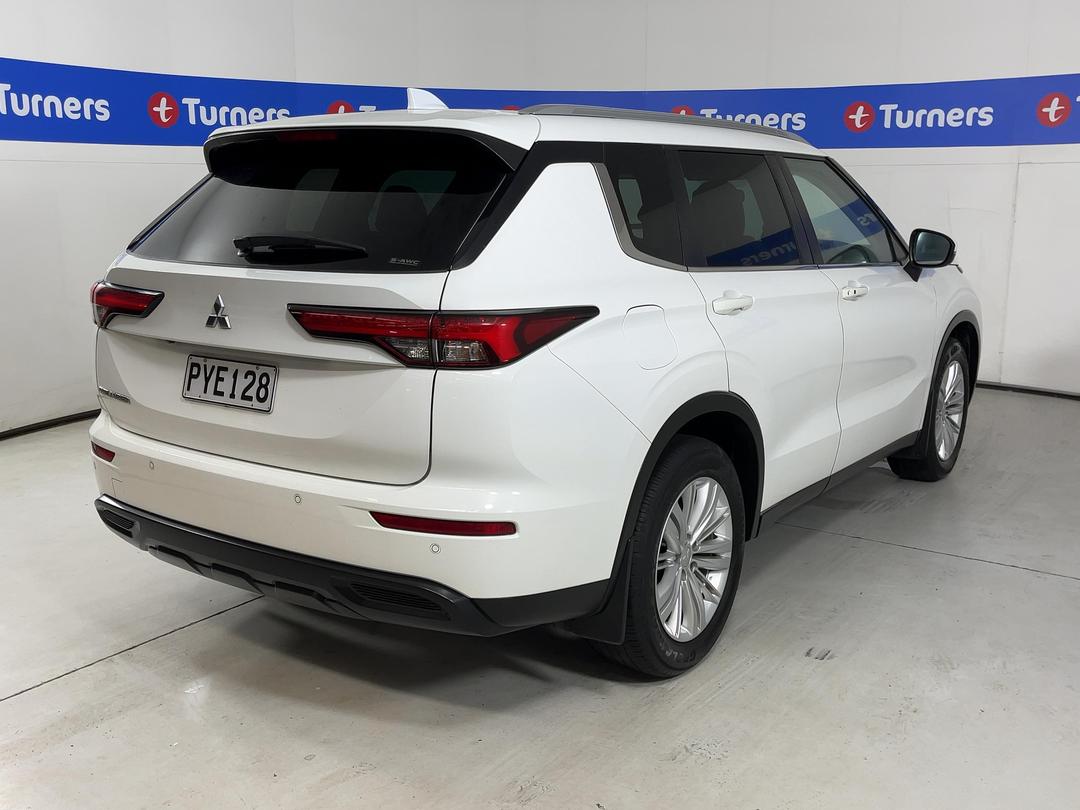 Photo '7' of Mitsubishi Outlander