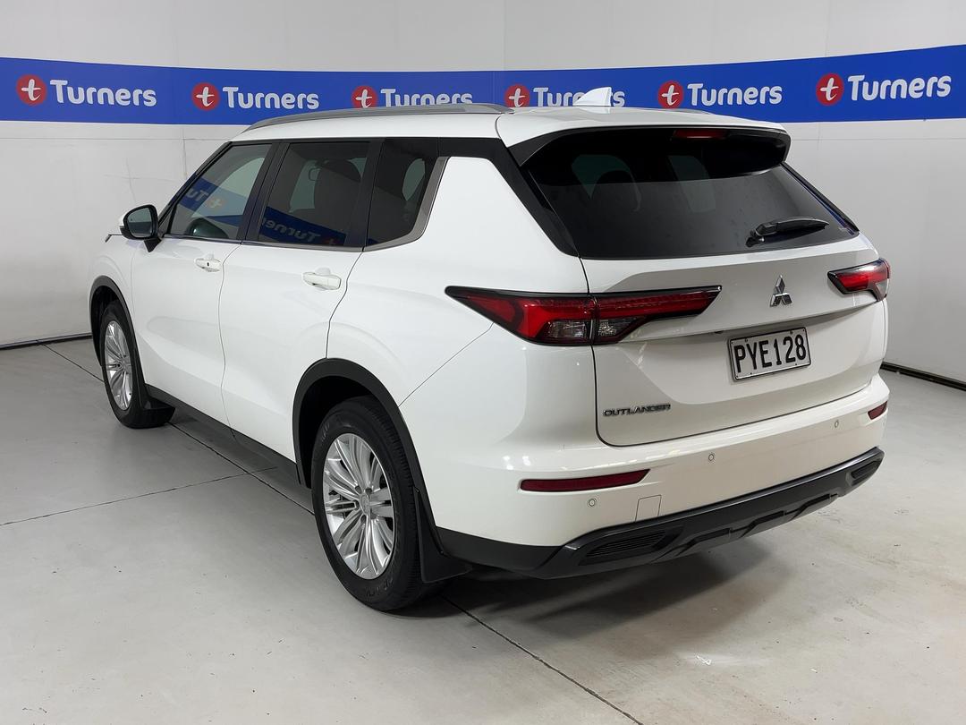 Photo '5' of Mitsubishi Outlander